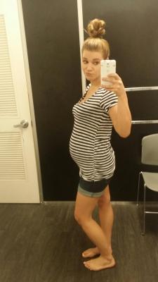 loveldsmilfs:  Pregnant Milf!