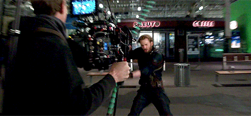 msmarvel: Chris Evans and Elizabeth Olsen in Avengers: Infinity War BTS