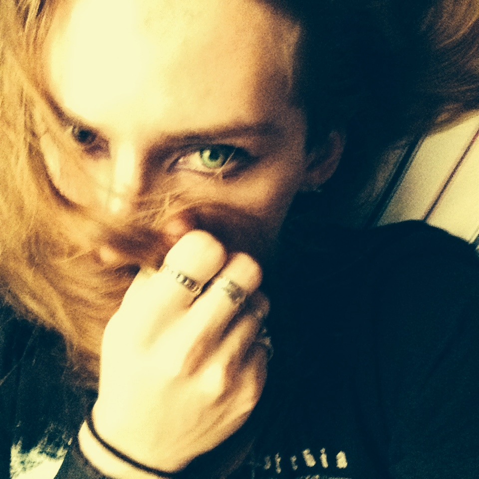 thetalkingpoltergeist:  heck yeah, looking like a girl when I want to.