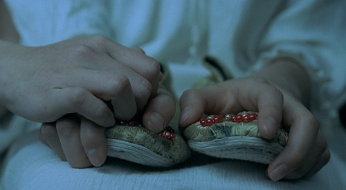 florencepugh:JANGHWA, HONGRYEON (A Tale of Two Sisters) 2003, dir. Kim Jee-woon.