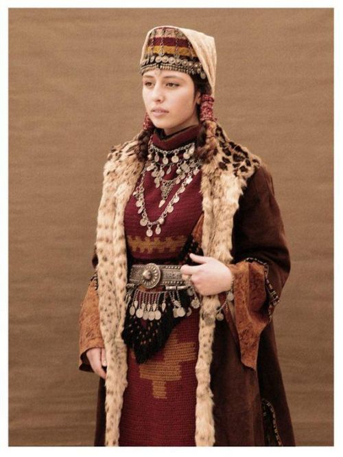 Taraz: traditional Armenian clothingArmenian traditional clothing started to fall out of use in the 