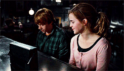 wolfbanged-deactivated20160722:  fangirl challenge: [3/15] pairings↳ ron and hermione 