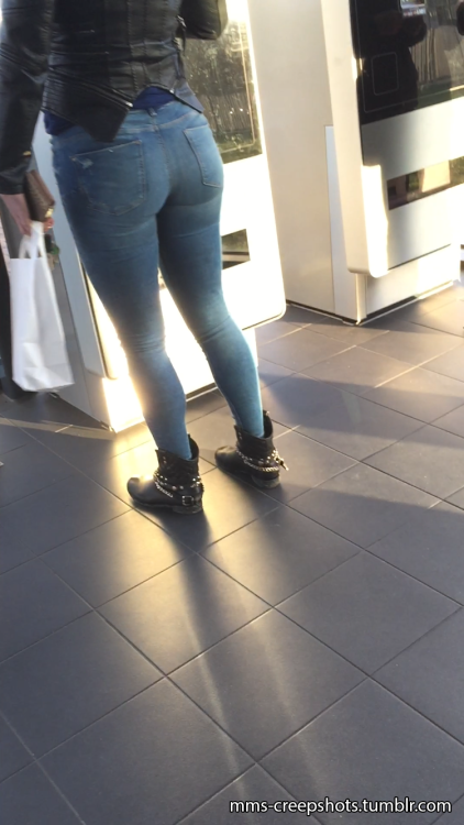 mms-creepshots: Nice sexy ass in skinny jeans &lt;3