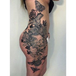 womenwithink:  By @solidtattookristina #sidetattoo