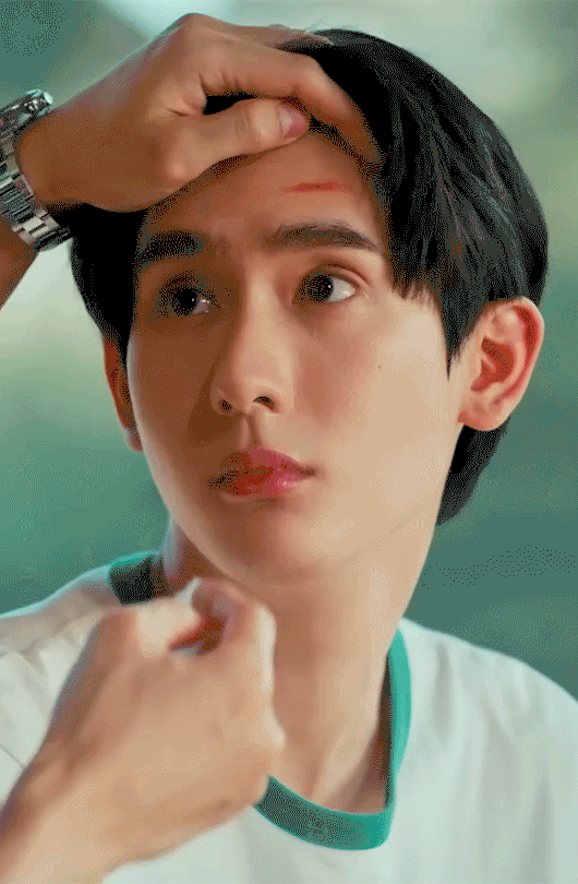 And The Award For Biggest, Beautifulest Eyes And Juiciest, Pinkest Lips Goes To...