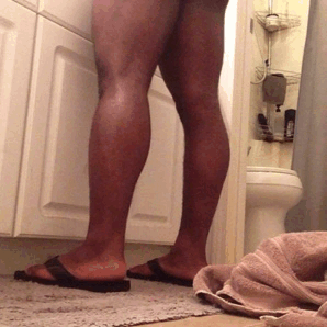 seeker310:  thickonlock:  bruja1990black:  I’m ready🤓✌🏾️  Damn the legs