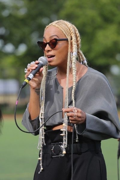 XXX therockout:BLONDE SOLANGE photo