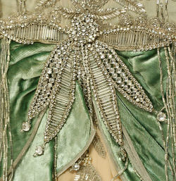 fashionsfromhistory:  Up Close: Court Presentation Dress 1927 British (X) 