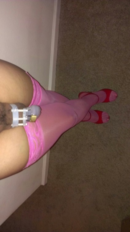 kaylahose69:  Sissy :)   You’re daddy’s whore aren’t you