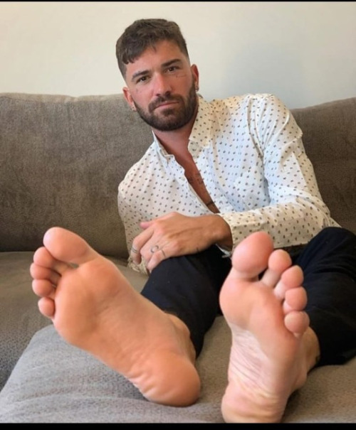 Whitemalefeet:such Wonderful Feet. Would Love To Massage His And Give Them A Few