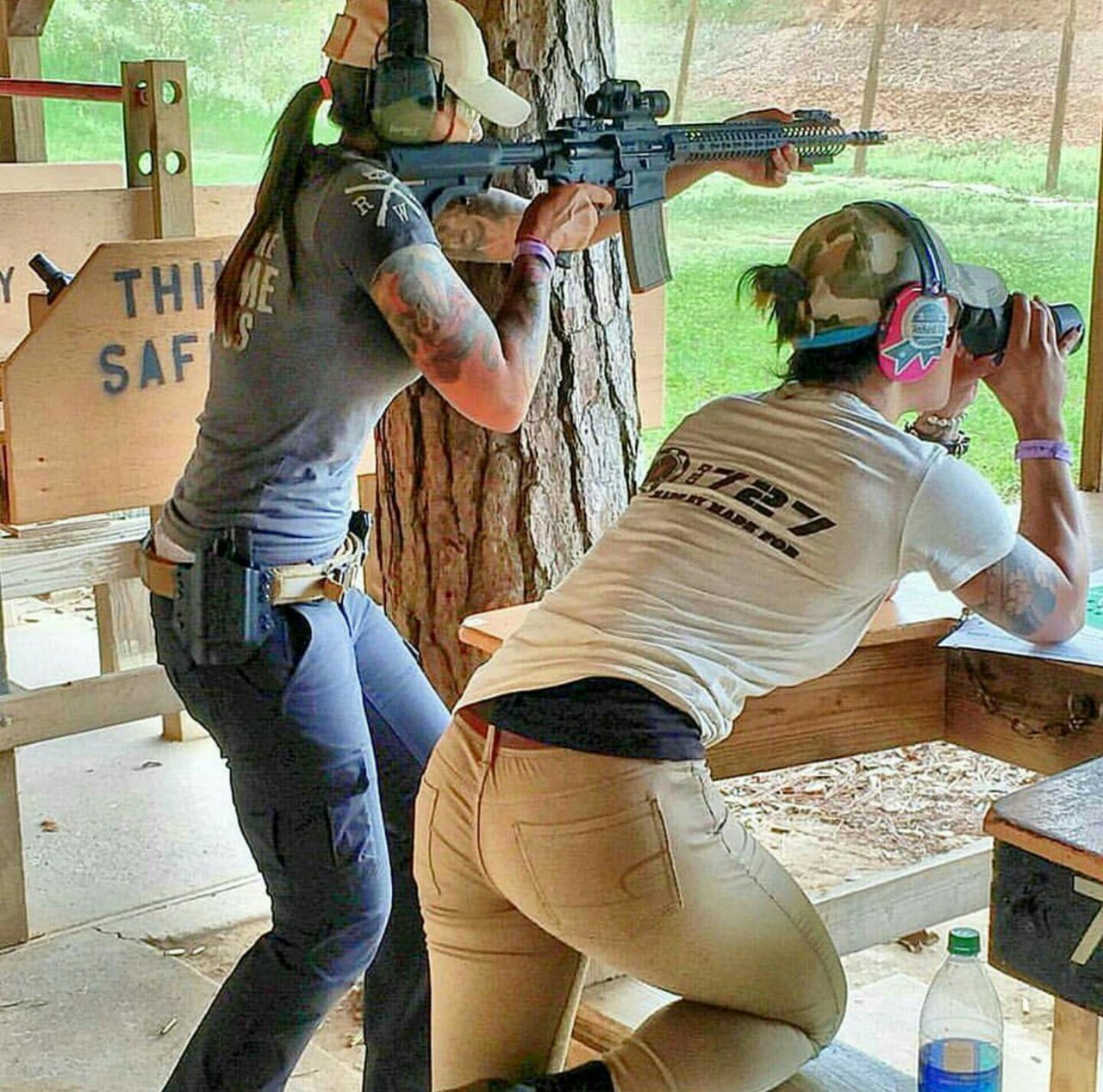 2doormark66:  shiny-kit-syndrome:  Gun girl &amp; spotter    Damn..