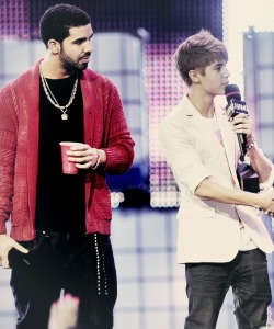 dirtyfordrake:  (day 7: favourite photo of drake and another celebrity) justin bieber