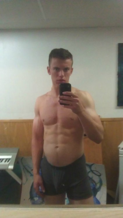 Welcome To 2HOT2BSTR8