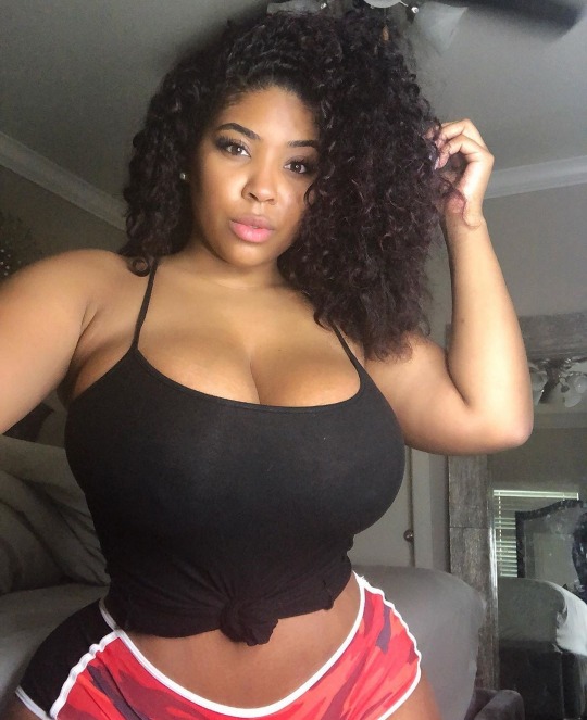 princejazziedad:DeliciouslySexy, Busty'Loose. CurviLicious. Ms CatEyes 💚 🧡 💙 