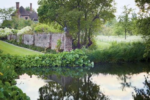 pagewoman:The Moat, Sissinghurst, Kent, Englandvis nyt