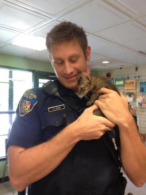 catsbeaversandducks:“Officer Boyer came to the rescue twice today. First when he came to the aid of 