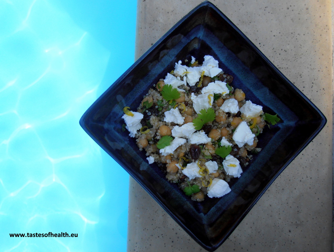 Greek Salad With Quinoa
This salad with feta cheese and chickpeas is fragrant and delicious. Find out on the Tastes of Health blog how to make it.