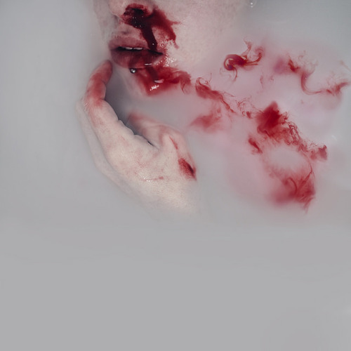 wrappedinblood: sittenlos: The chaos within (2015) by Seanen Middleton bloody