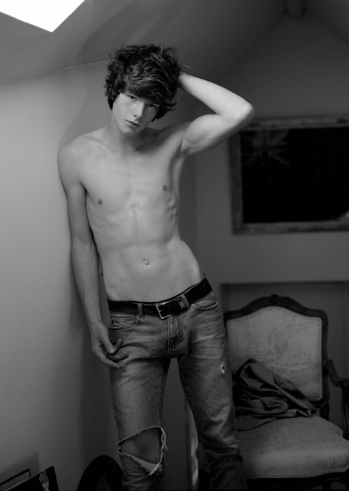 yummyboysuniverse:  Victor Leclerc Follow us at Yummy Boys Facebook 
