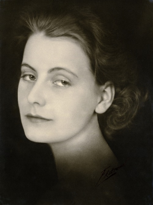 itsborhes: Greta Garbo by Olaf Ekstrand (1923)