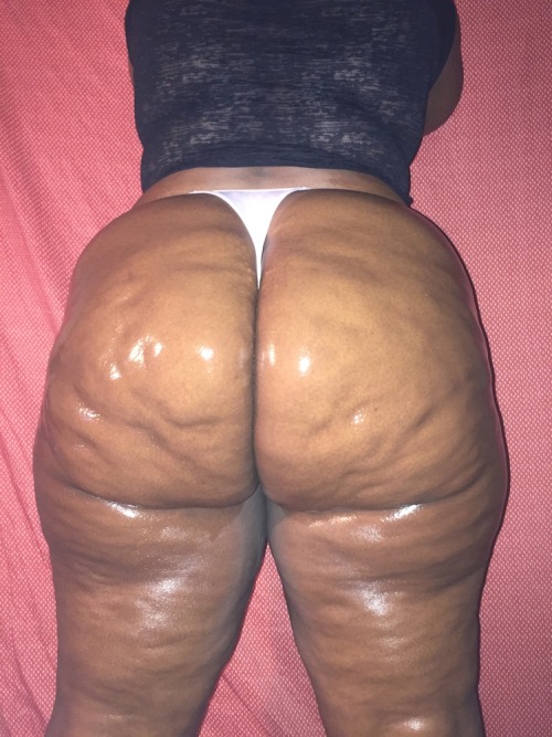 313bigbootyluver: thetruemesiah:  Gotta lovvvvveee cellulite!  I love the cellulite 