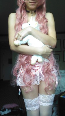 unicornkween:  I also got a pretty pink wig!