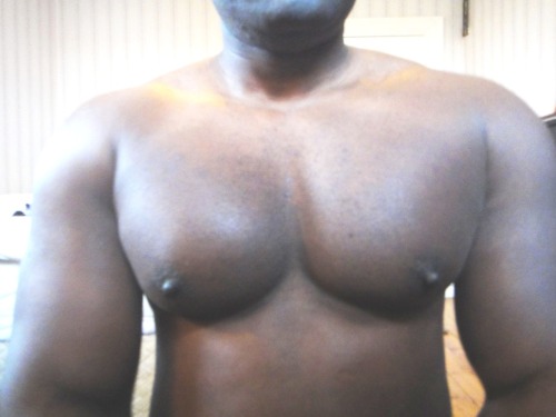 stocky-men-guys:  beesapp:  bullpupuk:  sweet juicy dark chocolate bull  Luv his thickness  Big, strong and sexy menStocky Men & Guys