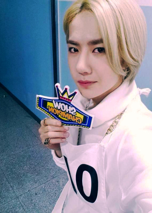 uniqsot5: UNIQ challengeHair; Blonde Yibo - (1/7)