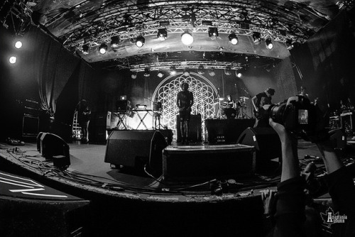 lovadka:  grinned:  BMTH/Moscow by Anastasia Autumn on Flickr.  ☾ black & white blog☽