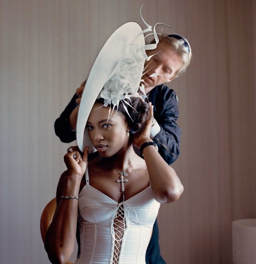 sendommager:Philip Treacy assisting Naomi Campbell with her Ascot hat, 2002photographed by Kevi