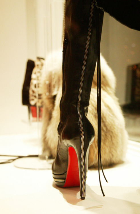 heelchorus:  » Christian Louboutin UNIQUE 140mm Thigh high platform stiletto boots with back zip. 