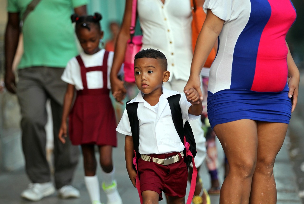 A CLASE. Cuba inició las clases con la incorporación a las aulas de más de 1,7 millones de estudiantes y retos sobre cómo actualizar el sistema de enseñanza y lograr la formación de más maestros para cubrir el déficit docente en varias provincias del...