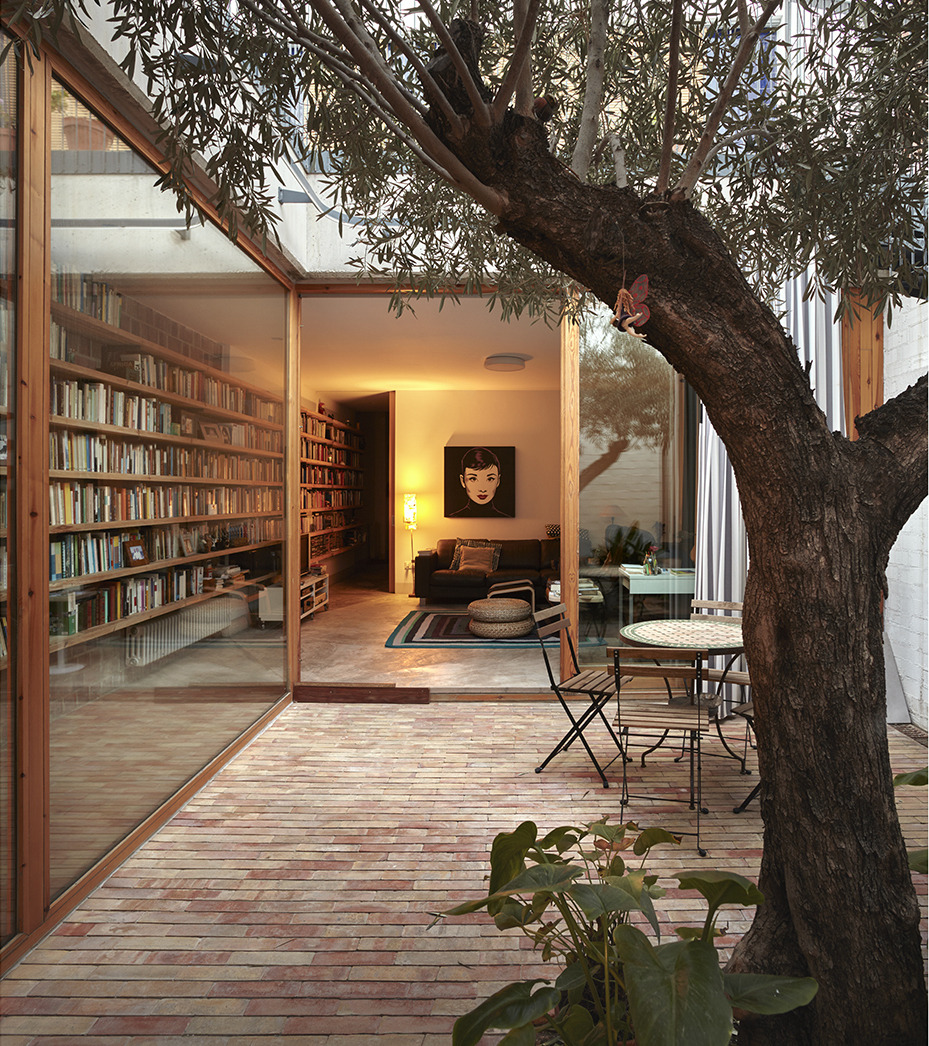 archatlas:  An Urban Oasis in Valencia The design for Ricart House in Valencia by