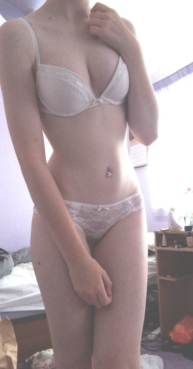 thatnutellawh0re:  *tricks you into thinking i actually have cleavage* 
