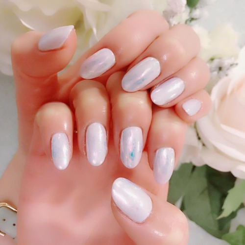 ホワイトな螺鈿ネイルラベンダーカラーにMagicPowderとAuroraFlake#nail #nails #nailart #ネイル #美甲 #ネイルアート #clou #nagel #ongl