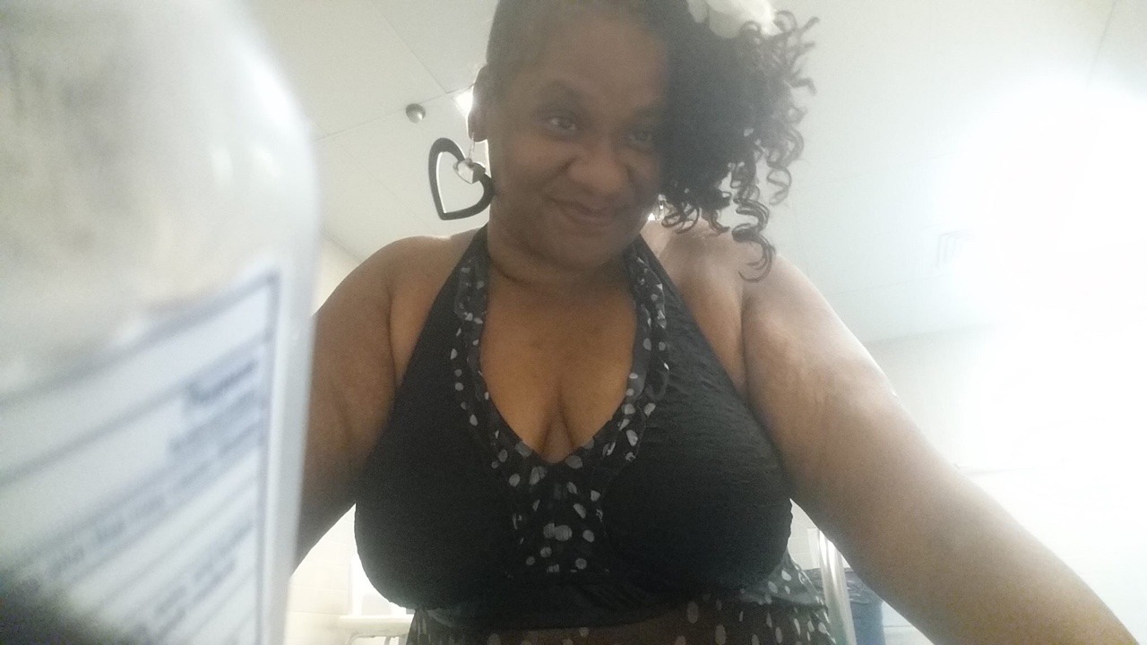 ssbbwluva:  Sexy mature plump rump ebony granny 😘😍😘😍😘😍😍😘😍😘😘