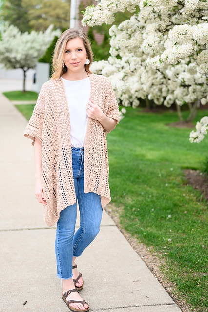 <p><a href="https://ericacrochets.tumblr.com/post/620638689592311808/perfect-summer-poncho-by-woods-and-wool-free" class="tumblr_blog">ericacrochets</a>:</p>

<blockquote><p><b>Perfect Summer Poncho by Woods and Wool</b></p><p><a href="https://www.woodsandwool.com/free-crochet-pattern-perfect-summer-poncho/">Free Crochet Pattern Here</a></p></blockquote>