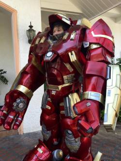 cosplay-gamers:  Hulkbuster/Veronica from Avengers 2: Age of Ultron 8-foot costume made by Happy Heroes 4 Hire in 3 monthsHulkbuster worn by Pablo BairanHulk worn by Cyrus DistorIron Man Mk 42 worn by Anthony BalayongHulk and Iron Man also made by Happy