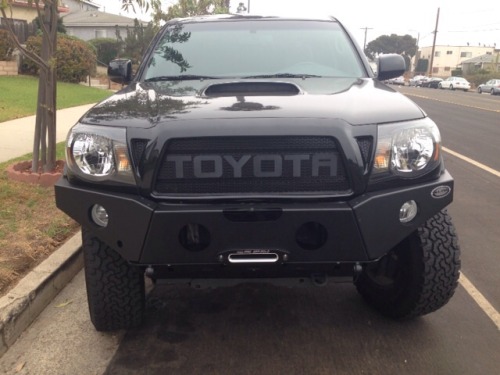 offroaderize: Damn I love the look of these Tacomas