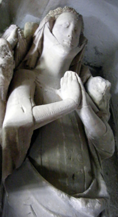 Tomb effigy of Lady Giffard, 1243