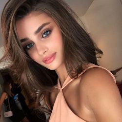 vicsecretmodels:  Taylor Marie Hill.