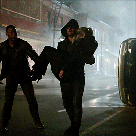 oliverfelicitygifs: Oliver carrying Felicity bridal style
