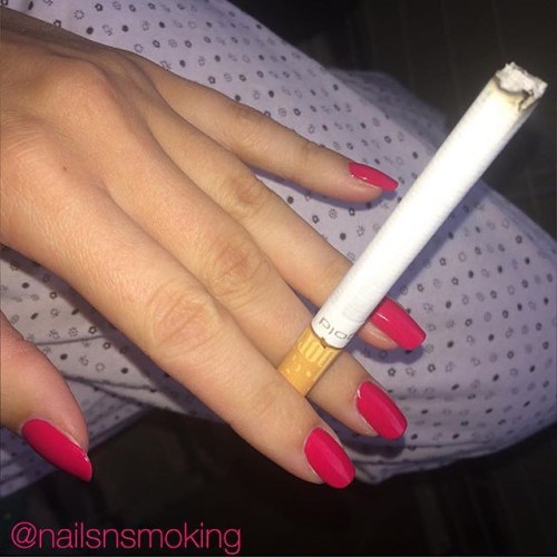 mrkg1: chrismcmanus-smokingfetishist: Freshly lit #cigarette held by @nailsnsmoking #paintednails #b