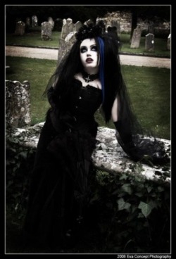 victorian-goth:  Victorian goth  http://victorian-goth.tumblr.com/