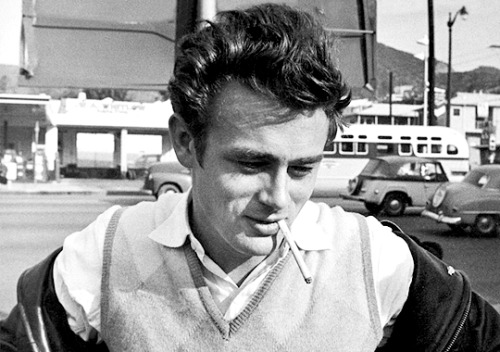 babeimgonnaleaveu: James Dean photographed by Phil Stern, 1955.