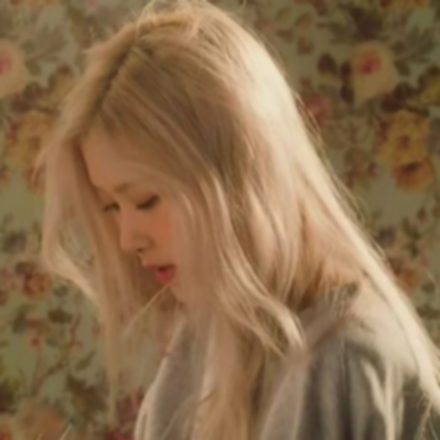 🍈° ﾉ . ₍ᐢ..ᐢ₎っ ROSiE On My Mind !!