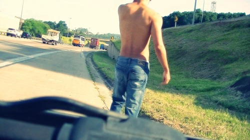 danielshowsoff2:Dangerous way of life!Do you feel alive now? #TeamExhib