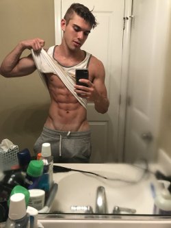 thehottestmenaround:  Johnny Guido   https://www.instagram.com/johnmichael_iii/