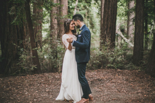 Such a cozy Big Sur wedding. Photographed by Studio Castillero.