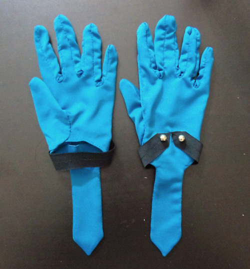 Gloves for Silica (OS ver.). The dark teal fabric is some sort of performance knit, with self-lining